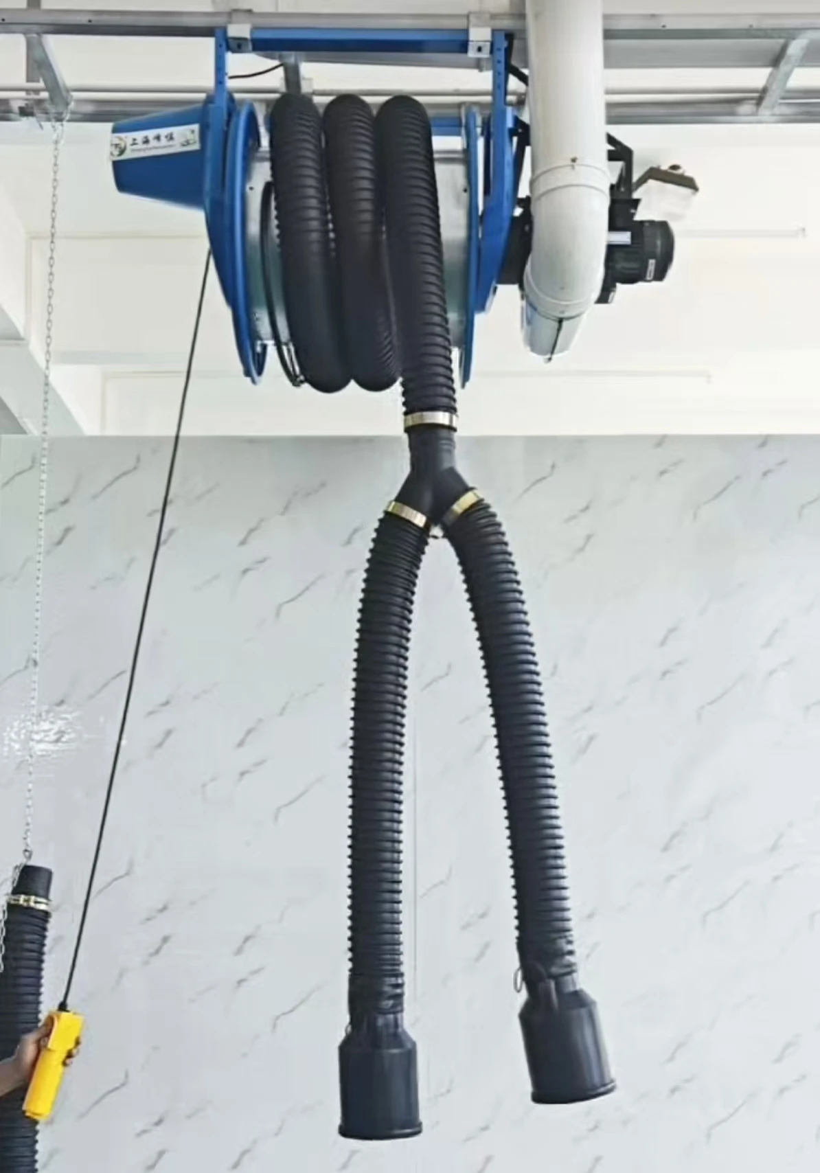 Two-Nozzle Manual Spring Retraction Vehicle Repair Exhaust Extraction Hose Reel Retractable Hose