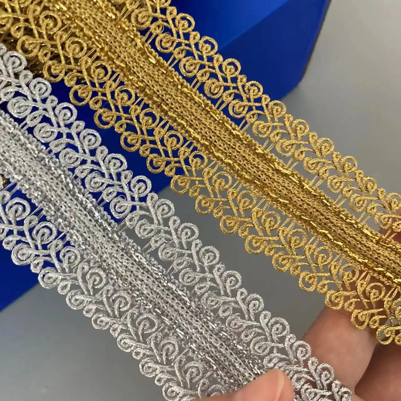 1 Yards 4,2 cm Gold Spitze Trim Band ethnische Kleidung Faden Stickerei Pailletten Stoff National Wind Jacquard Gurtband Zubehör