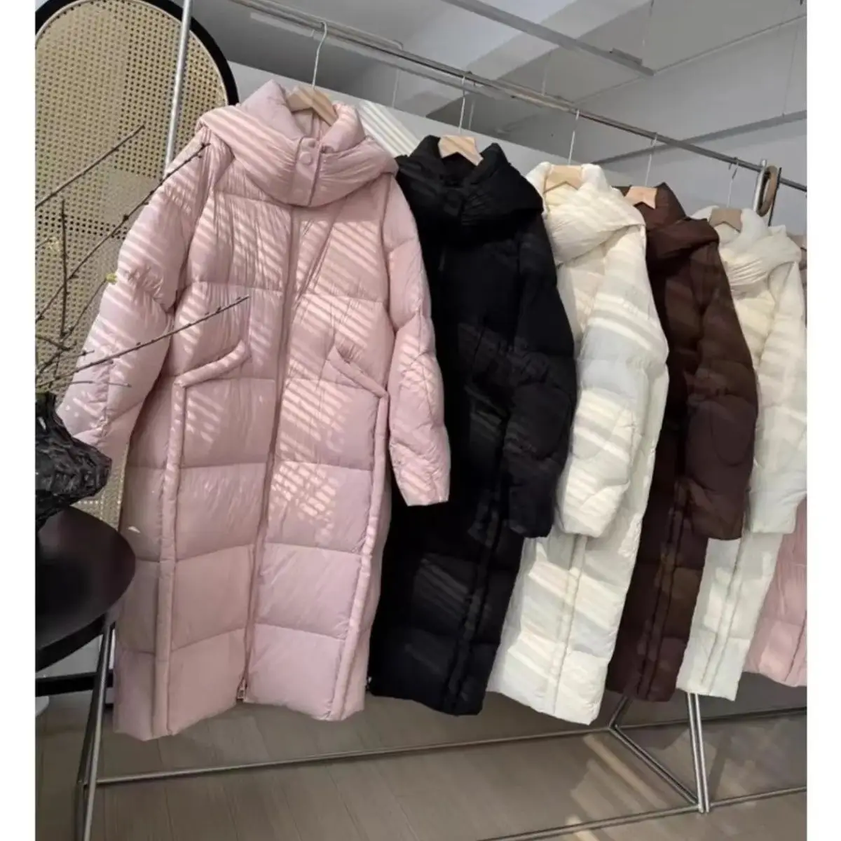 2024 Winter New Women's Down Jacket Loose Commuting Fashion Windproof Hoodie Goose Down Parkas