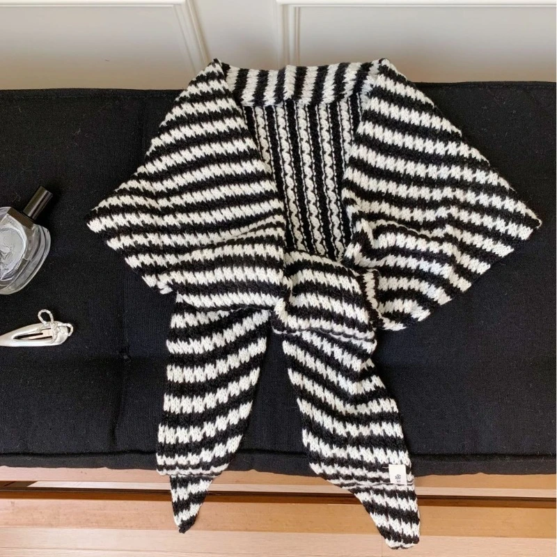 Koreanischer Ins-Stil, gestreifter, hohler, dreieckiger Strickschal, Herbst- und Winter-Neuheit, modischer, warmer Nackenschutzschal für Damen – Detail 4