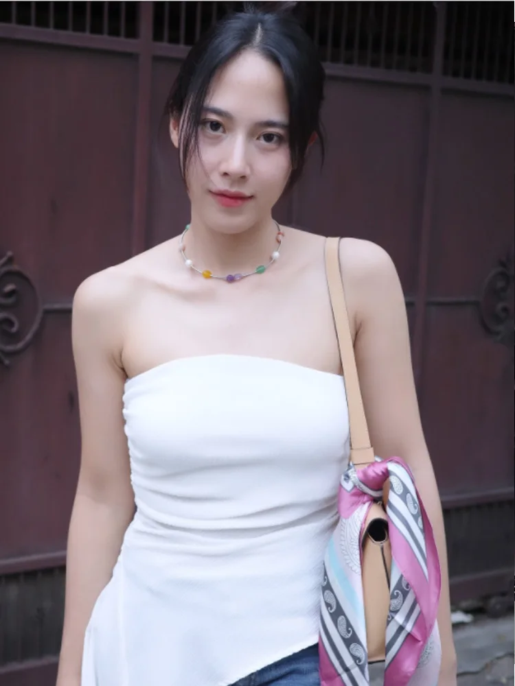 بلوزة HXAO للسيدات ذات ثنيات وكاميس باللون الأبيض قطع علوية ضيقة للسيدات بدون أكمام ورقبة رسن بلوزة أنبوبية