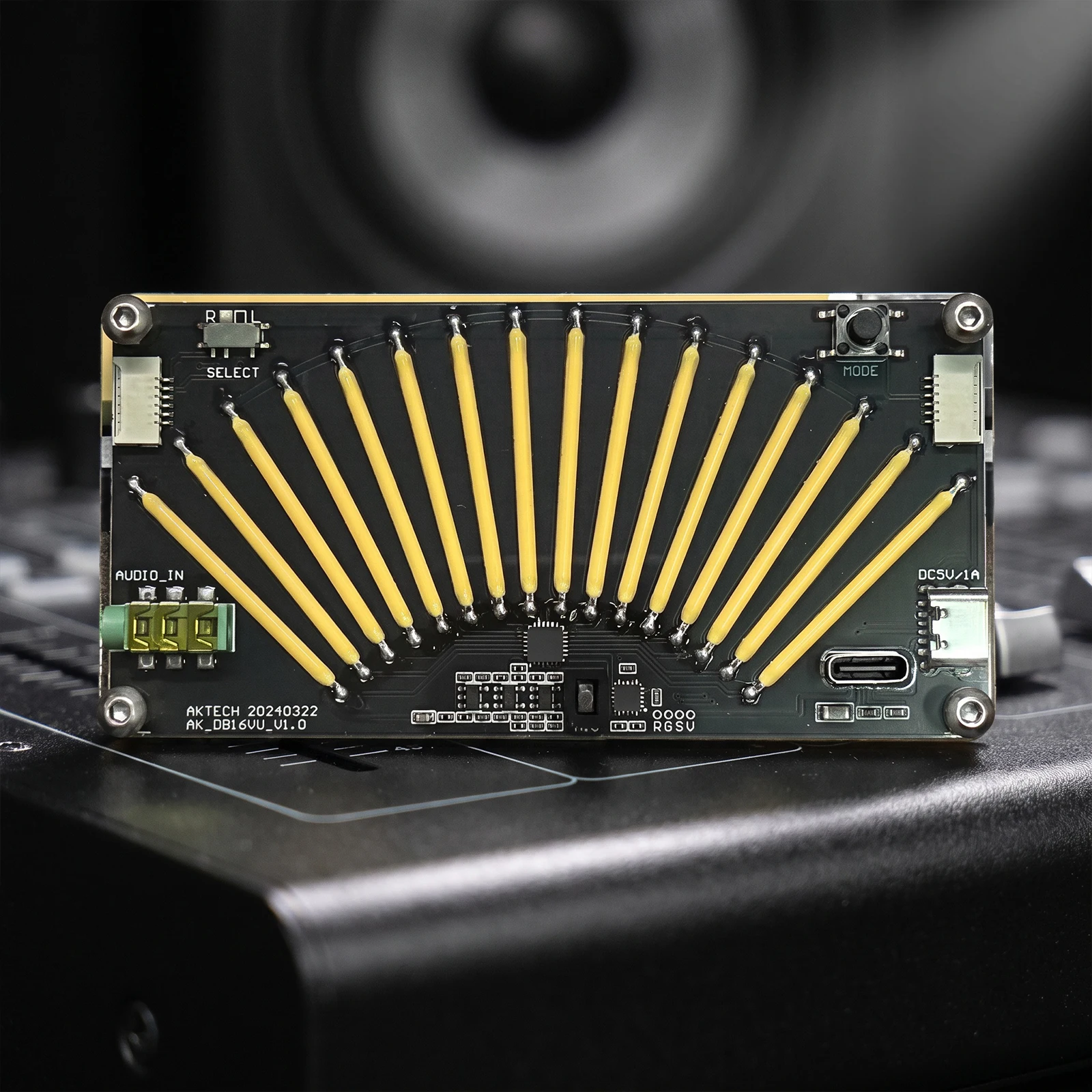 16-Bit Retro VU Meter AGC Auto Gain Control Dual Mode 3.5mm Audio USB-C Memory Sound Reactive LED Display
