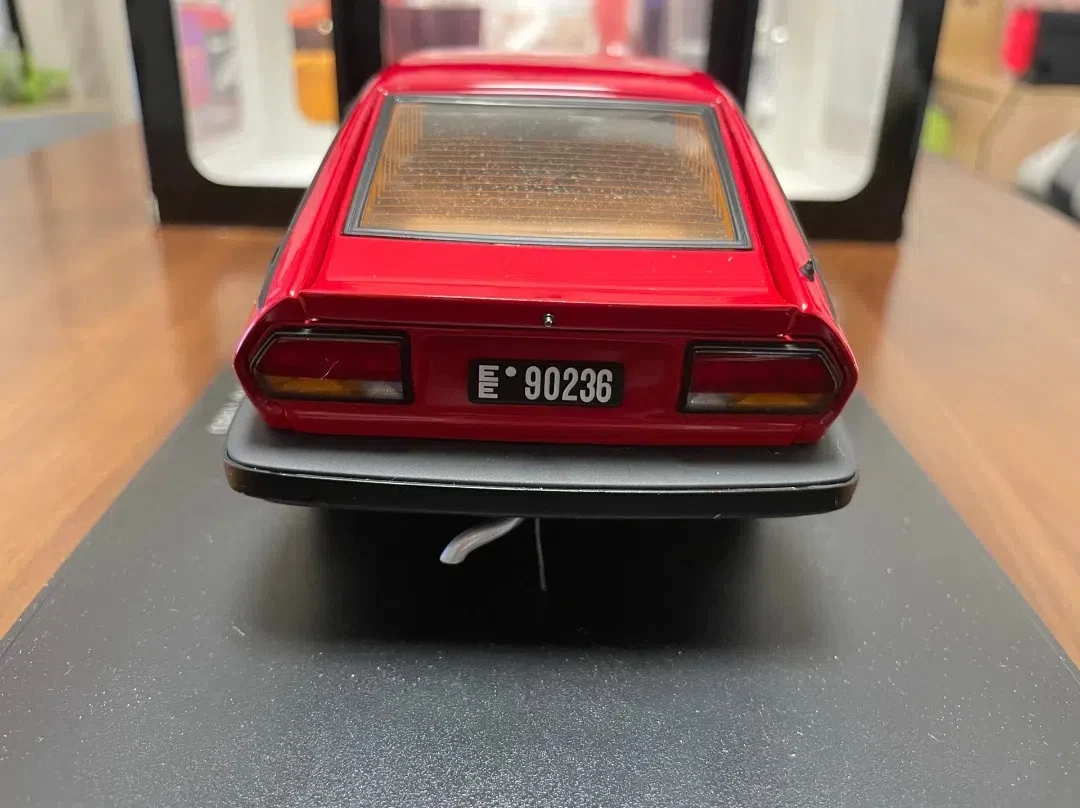 Autoart 1:18 Alfetta GTV 2.0 1980 Simulation Limited Edition Alloy Metal Static Car Model Toy Gift