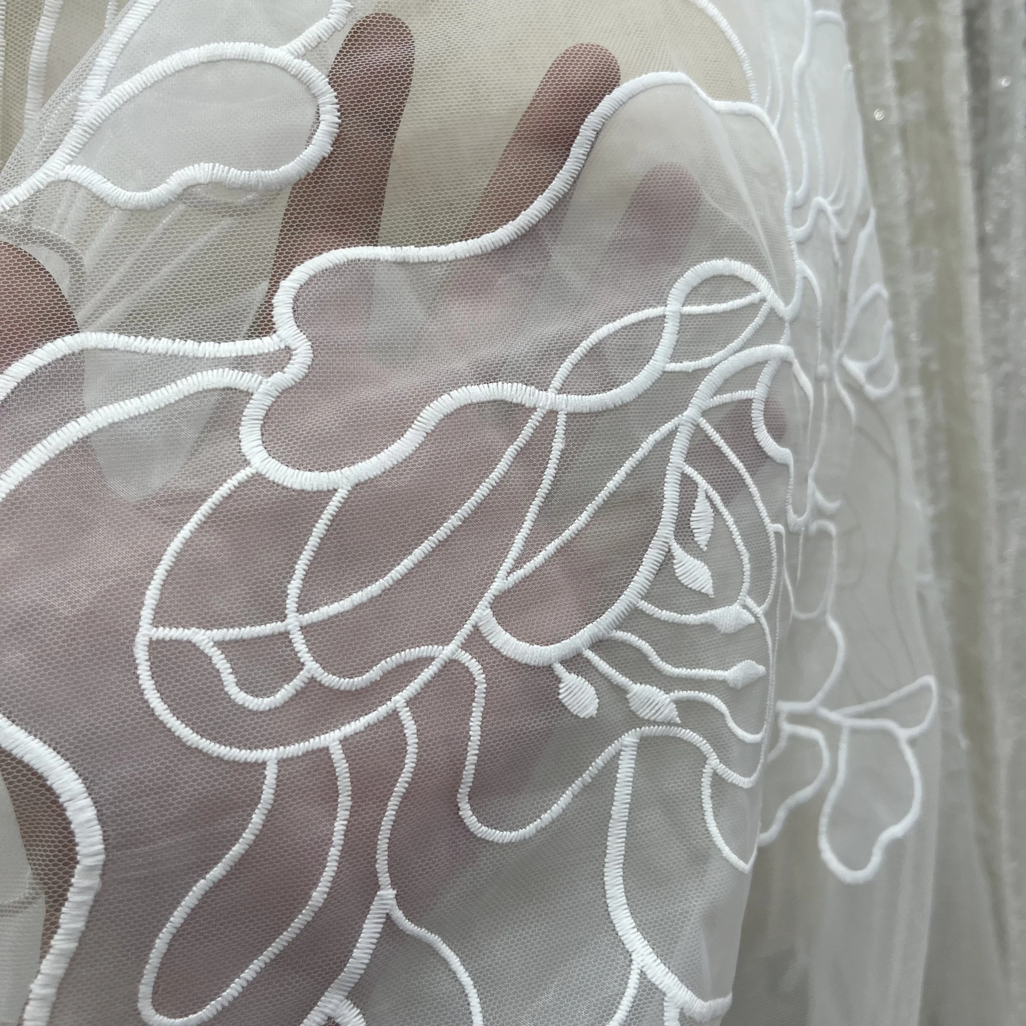 Light And Delicate Appliqué Embroidery Suitable For Wedding Dresses Design Tablecloths Curtains Furniture Decoration