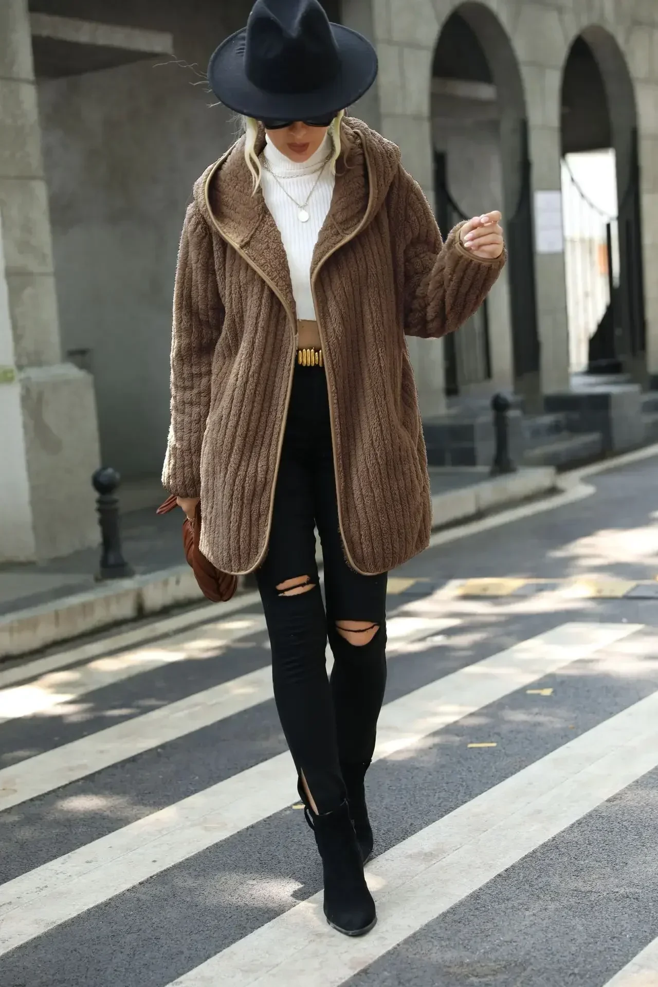 Abbigliamento da donna autunno e inverno nuovo articolo giacca cardigan senza bottoni in peluche a doppia faccia con cappuccio per il calore e il