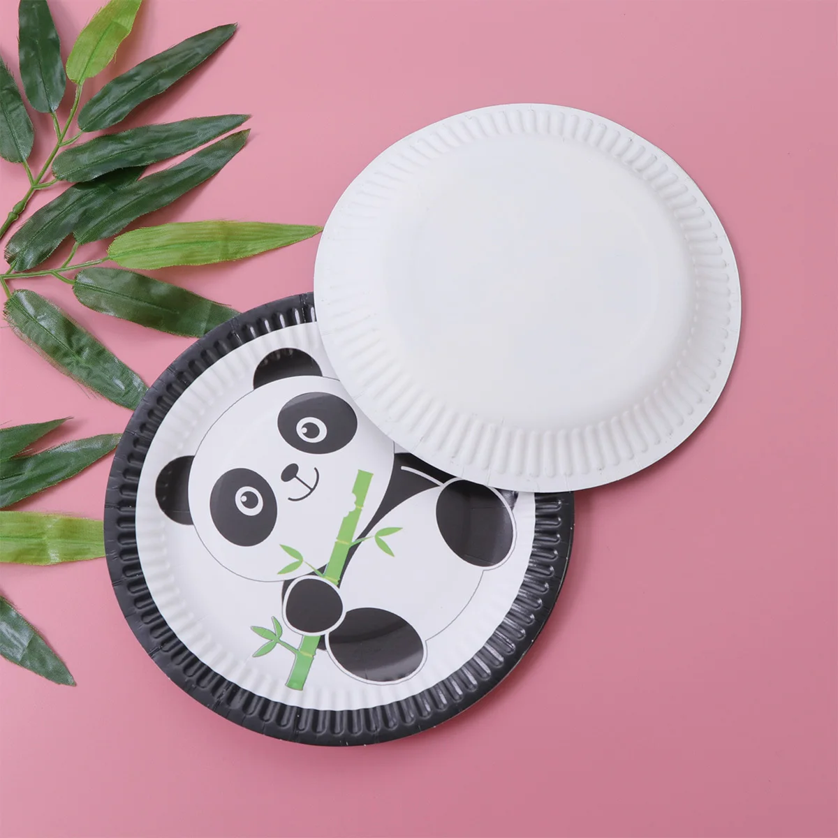 

40Pcs Panda Design Disposable Paper Plates One-Off Party Trays Perfect for Birthday Wedding Shower Festival Gatherings