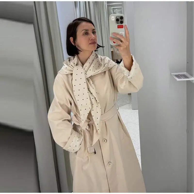 Solider Trenchcoat mit gepunktetem Futter, doppelseitiger Cape-Jacke mit Gürtel, tailliert, mit Knöpfen, Herbst 2026, Damenmode, Streetwear-Jacke – Detail 23
