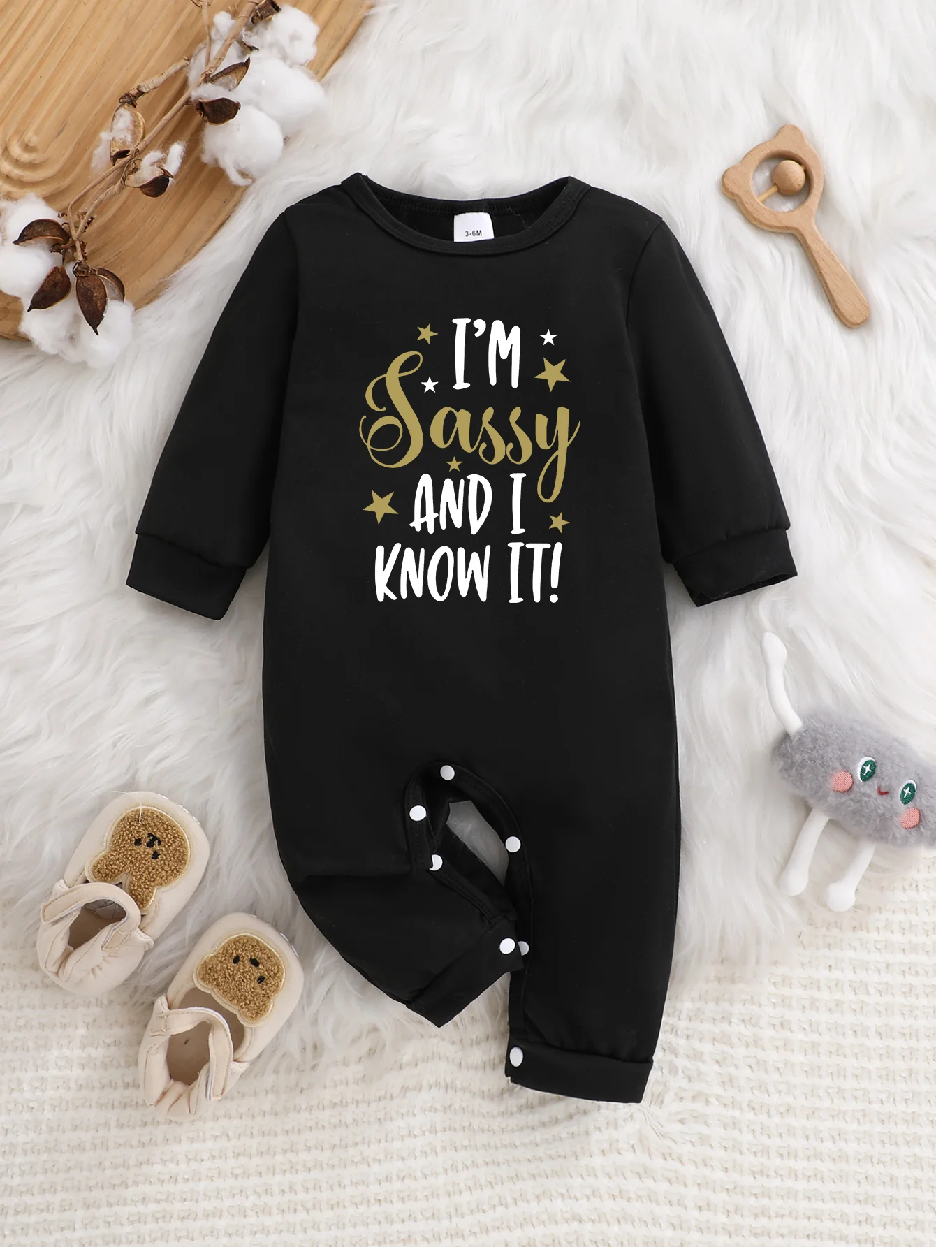 Newborn baby boy and girl long-sleeved rompers with letter print design, comfortable and soft against baby's skin, suitable for