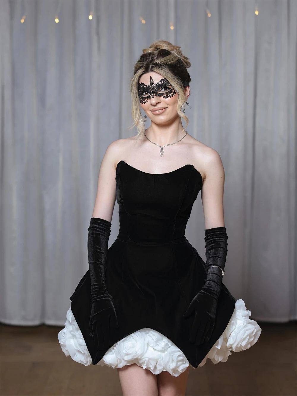 

Customized Luxury Black Velour Evening Dresses Exquisite Strapless Celebrity Gowns Fashion Lace Up Back Special Occasion Gowns