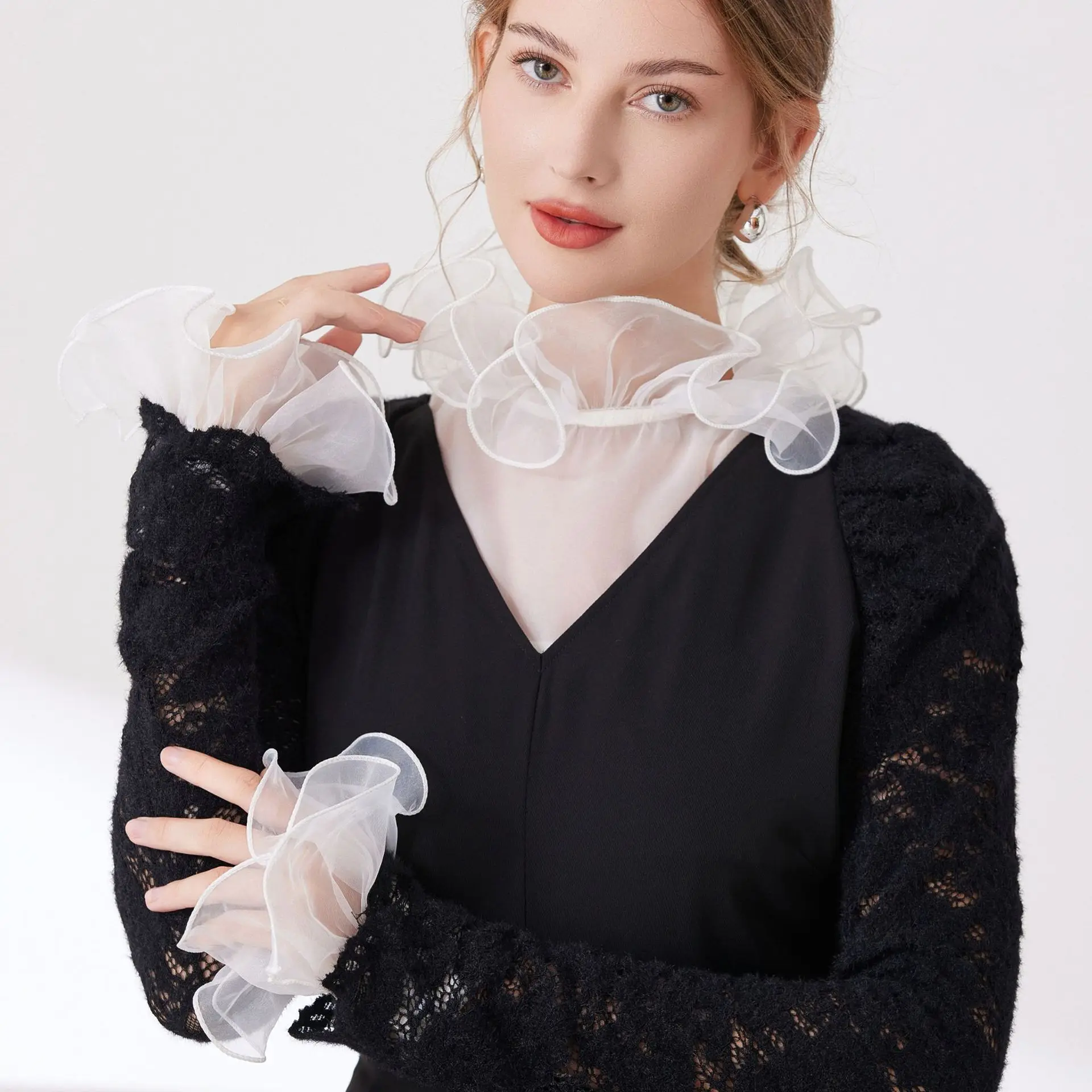 

The New Hot-selling Petal Mesh Fake Collar Bottoming Accessories Are Simple and Versatile Personalized and Fashionable