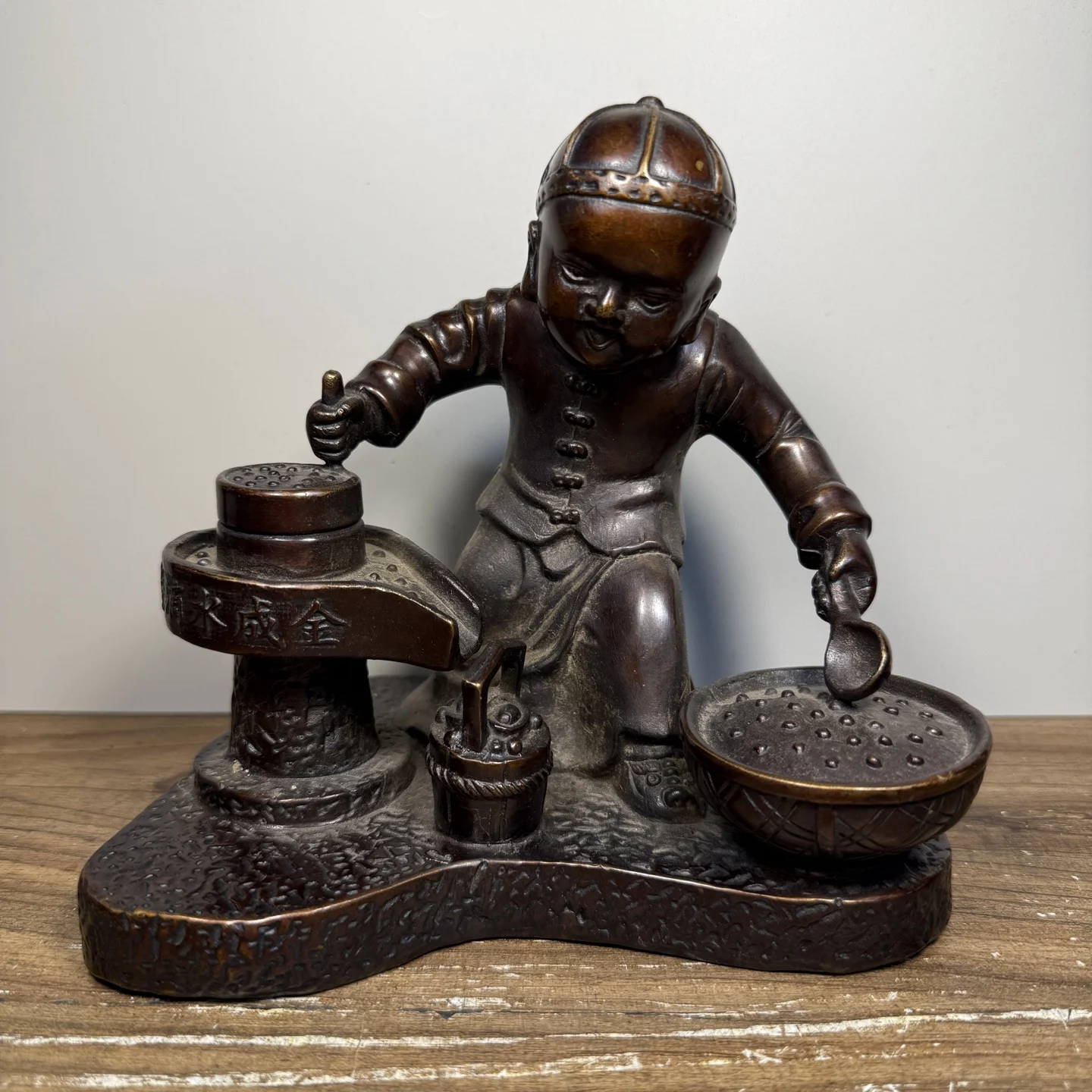 Folk Collection Old Bronze Gilded Old Farmer Making Tofu Dripping water turns into gold statue Wenfang screen Amass wealth
