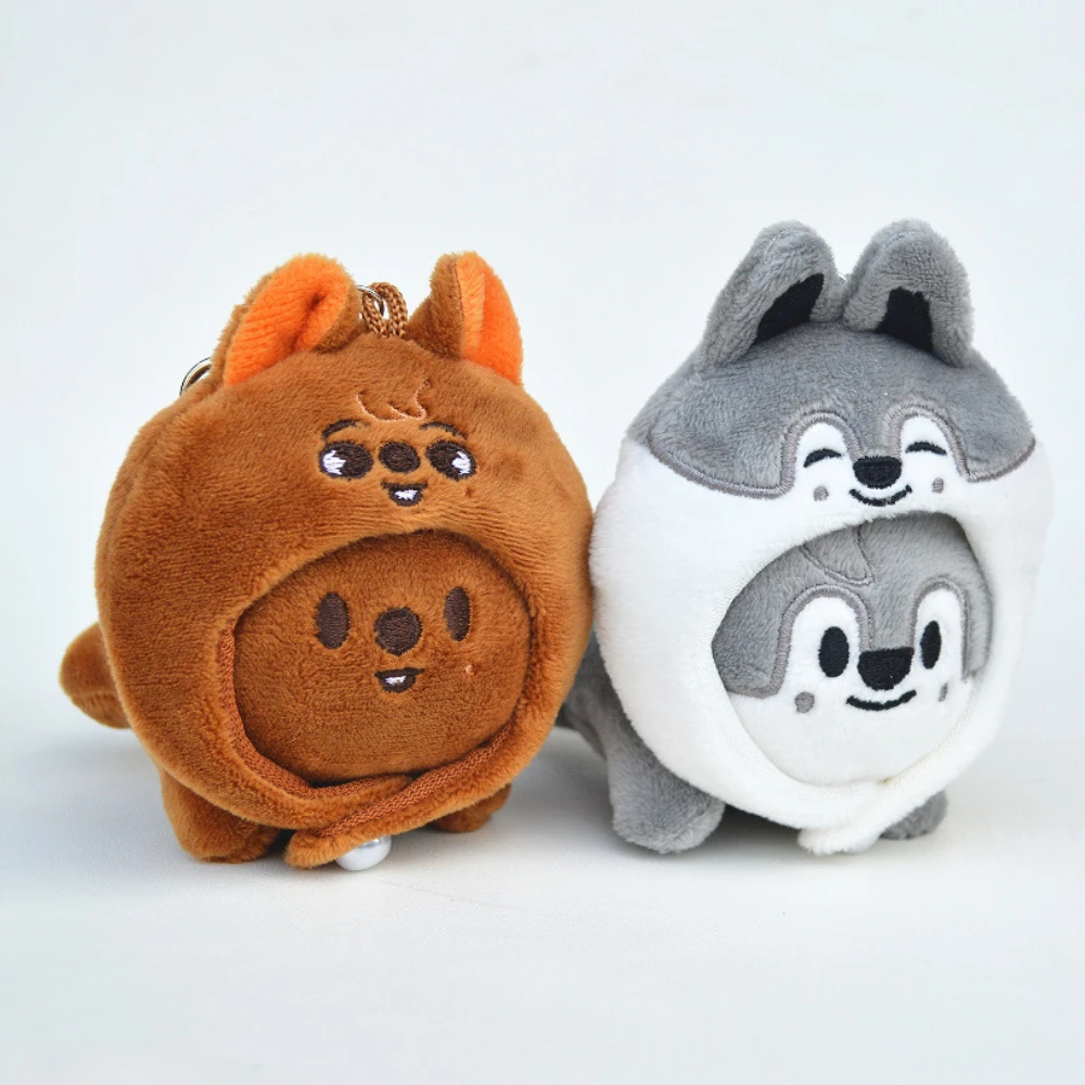 

Новая плюшевая игрушка SKZOO Stray Kids Doll Teddy, плюшевые фанаты, плюшевая игрушка Seoul FM Week, плащ, кукла, волшебная школьная детская подарок на день рождения