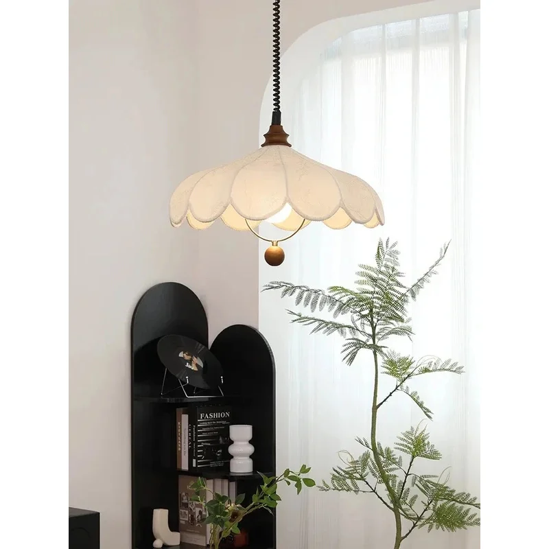 Vintage Fabric Pendant Light Flower Shaped Hanging Lamp E27 LED Ceiling Light with Wood & Iron Accents Bedroom Living Room