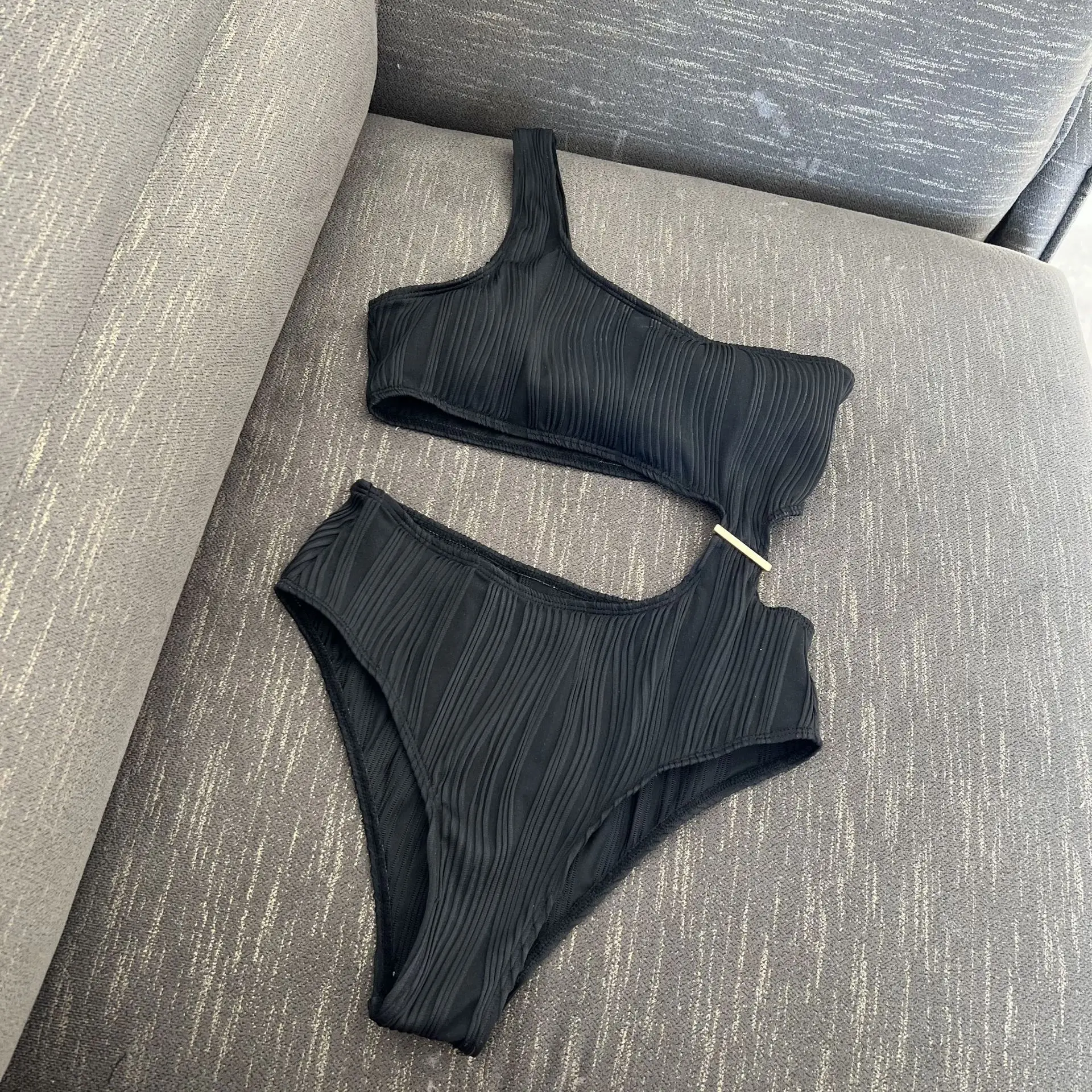 Nuevo traje de baño asimétrico recortado arrugado de una pieza, traje de baño para mujer, bañador acolchado de un hombro, traje de baño para nadar para mujer