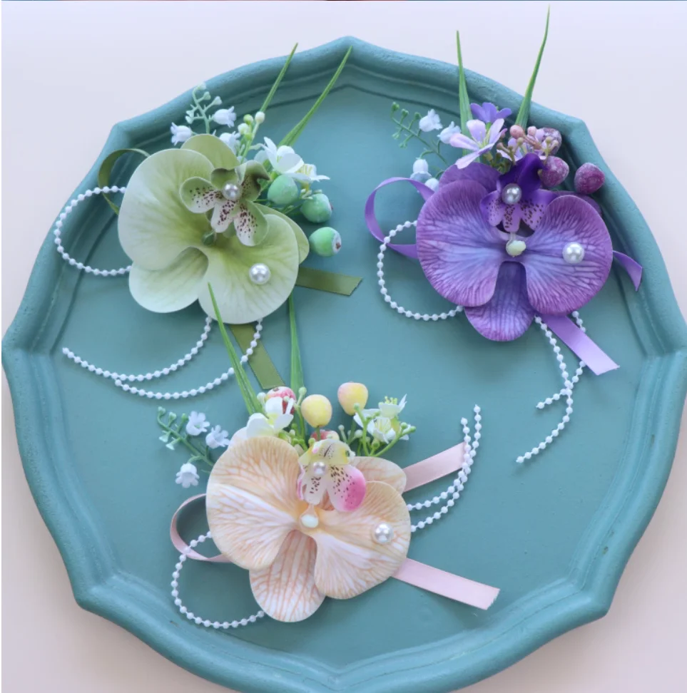 The original forest is fresh, white and green, and Phalaenopsis, the bride and groom's best man's wedding corsage magnetically a