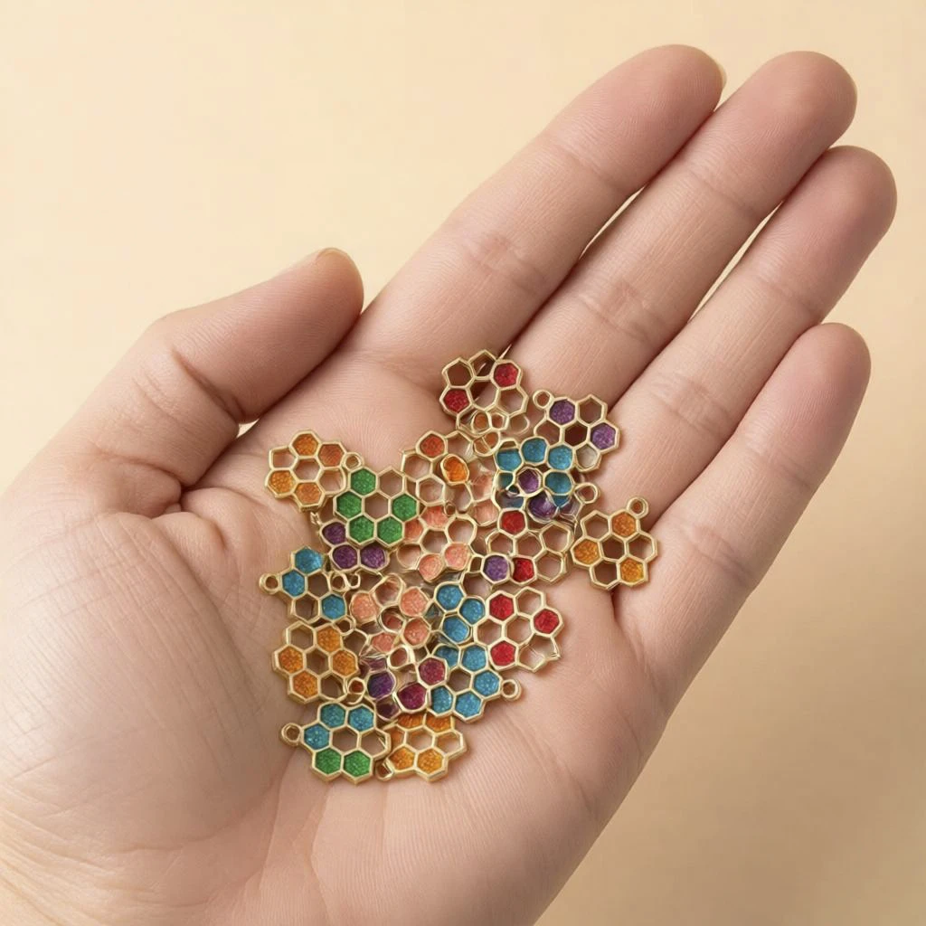 10pcs 15x19mm Cute Enamel Honeycomb Bee Charms Pendants for Making Necklaces Earrings Bracelets DIY Crafts Jewelry Accessories