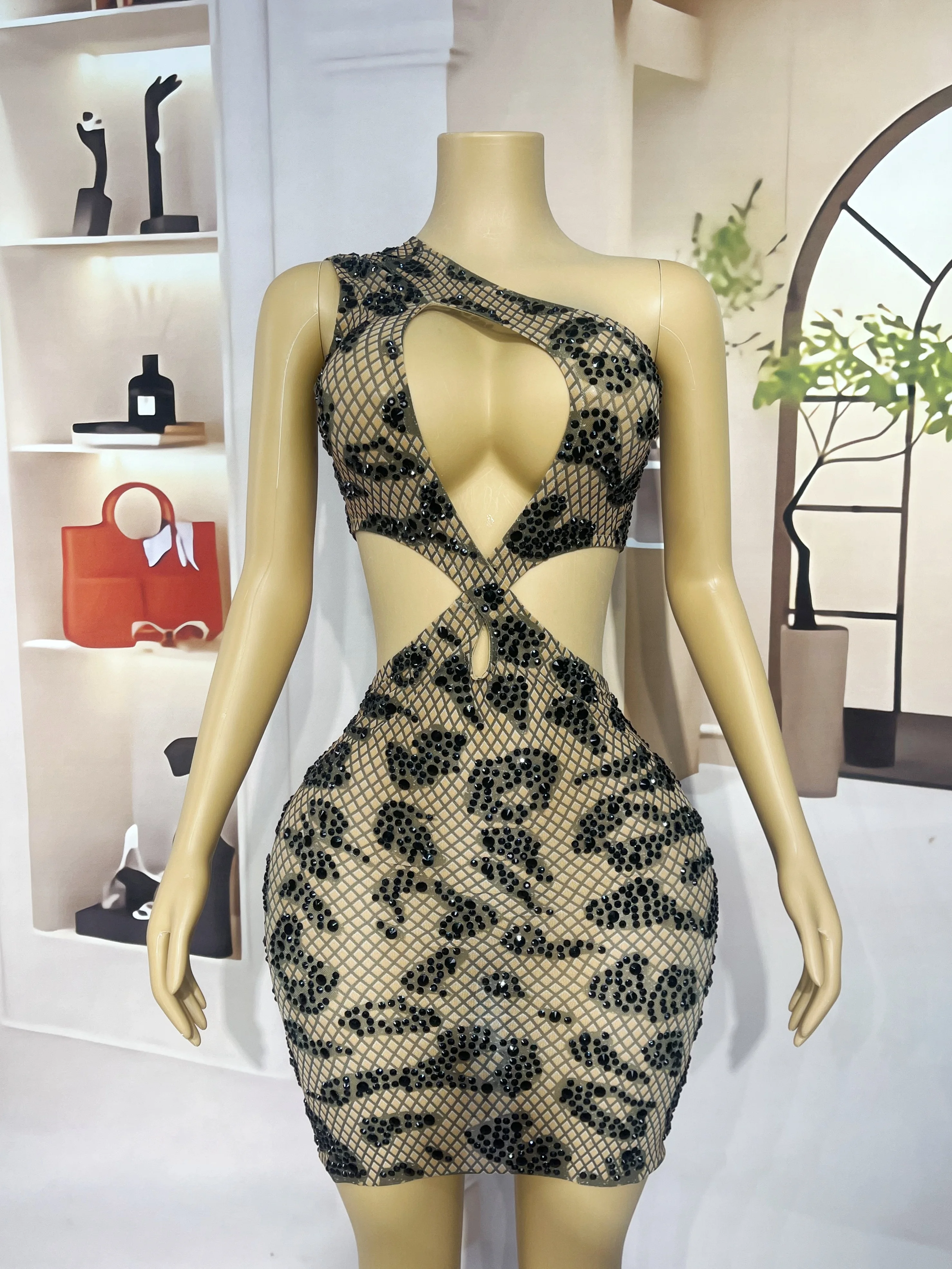 섹시 할로우 한 어깨 디자인 빛나는 라인 석 재배 메쉬 드레스 여성 파티 쇼 무대 패션 복장Heiluowang