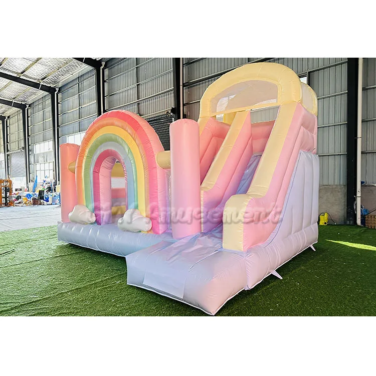 Castello gonfiabile arcobaleno