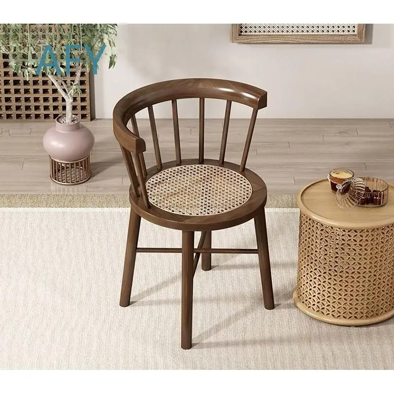 Nordic Retro Medieval Windsor Armchair for Home Dining Room Balcony Patio Use Solid Wood Rattan Chair with Backrest for