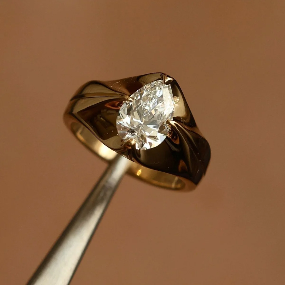 Center Pear Diamond Engagement Ring 9K/14K/18K Yellow Gold Solitaire Lab Grown Diamond Minimalist Ring Designer Luxury Jewelry