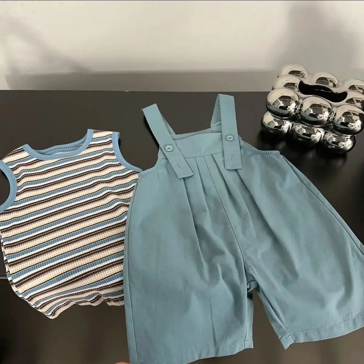 

Boys Summer Set 2024 New Kiid Handsome Baby Korean Elastic Cotton Sleeveless Striped T-shirt and Loose Sports Overall 2pcs Set