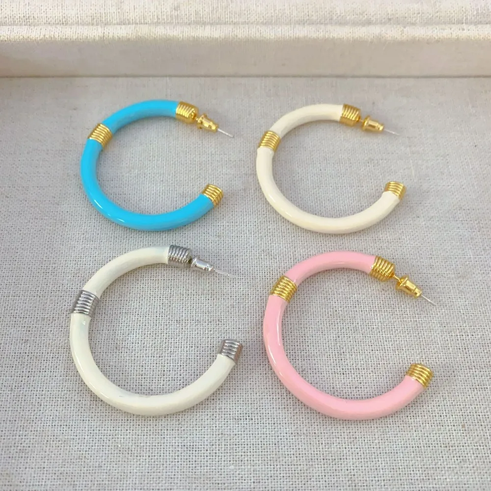 

Classic French Fashion Large C-shaped Enamel Glaze Oil Drop Hoop Earrings Copper Plated Elegant Light Luxury Statement Earrings