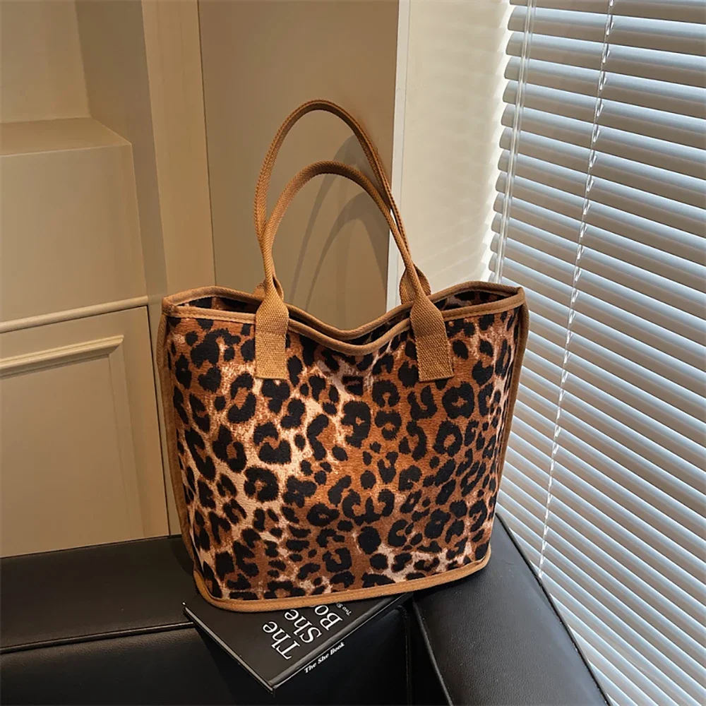 

Large Capacity Leopard Canvas Tote Bag Women Casual All-Match Versatile Zipper One Shoulder Bags Shopping Commute Underarm Packs