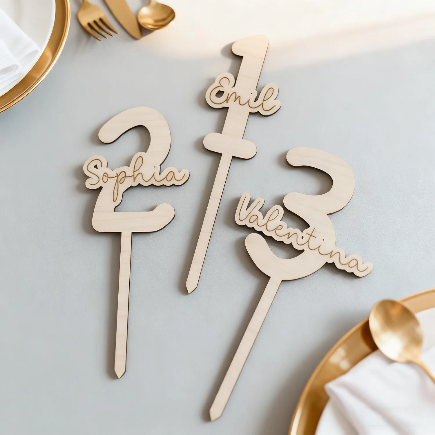 Personalized Wooden Numbered Plaque - Name & Age/Number Display Suitable for Bedroom, Study, Office Decor Artificial Table Sign