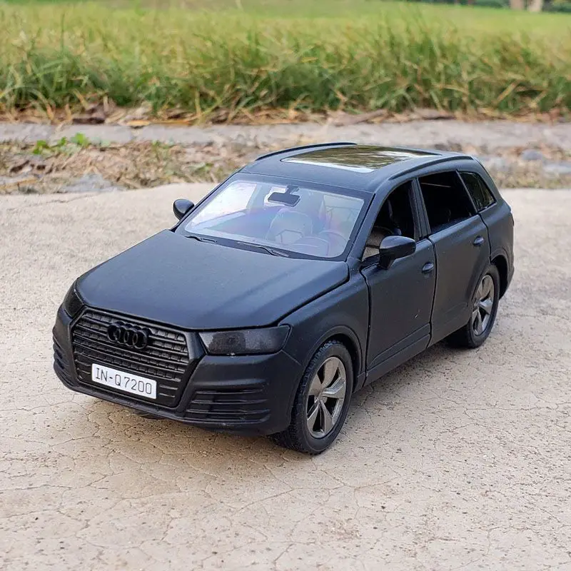 1:32 AUDI Q7 SUV Alloy Car Model Diecast & Toy Vehicles Metal Car Model Simulation Sound and Light Collection Childrens Toy Gift