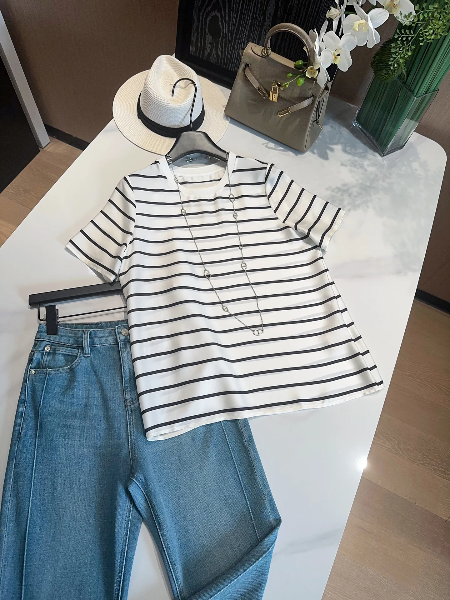 

Silk Women's Short Sleeve T-Shirt Striped Casual Style Loose Fit Cool Feeling Regular Thickness round Neckline Summer New Arr...