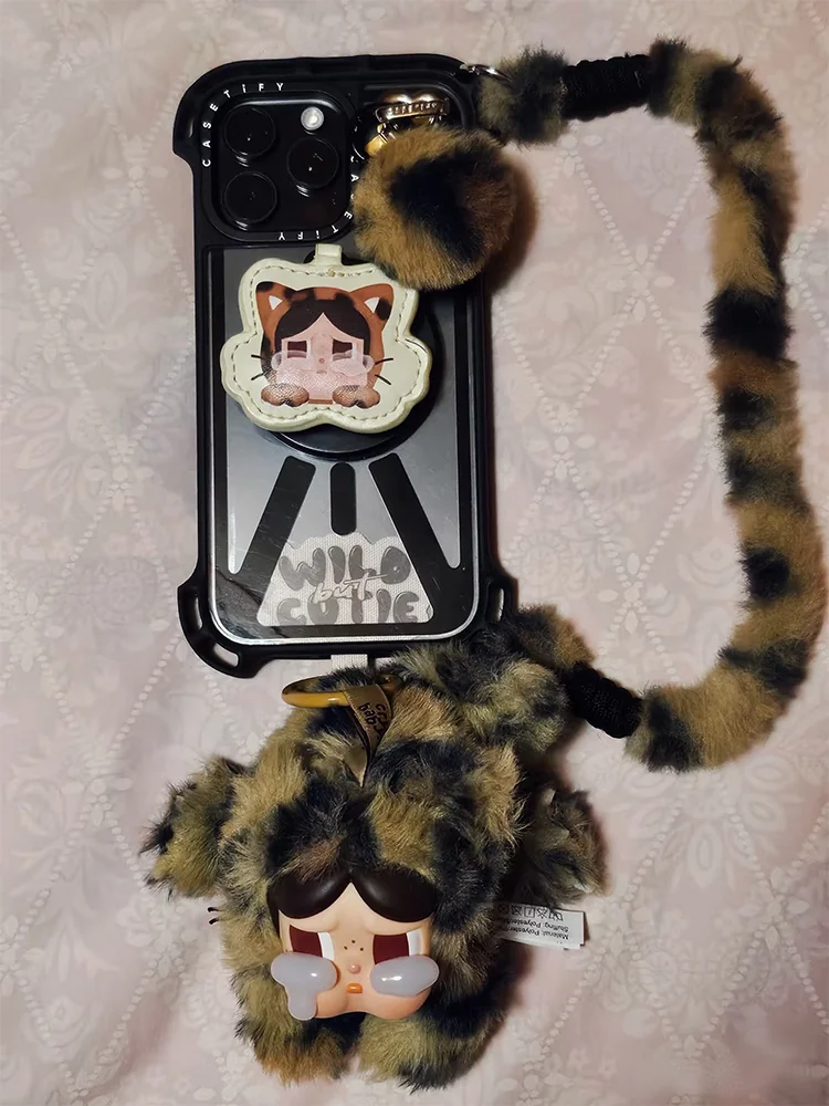 POP MART CRYBABY Serie Wild but Cutie Ciondolo in peluche in vinile Scatola cieca Fascino per telefono Scatola misteriosa Indovina borsa Decorazione Regali per bambole