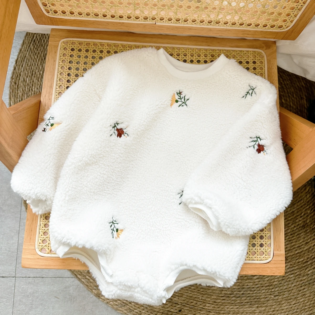 2024 Winter Baby Girls Romper Berber Fleece Embroidered Flowers Warm Long Sleeve Bodysuit Infant Thick Onesie Toddler Clothes