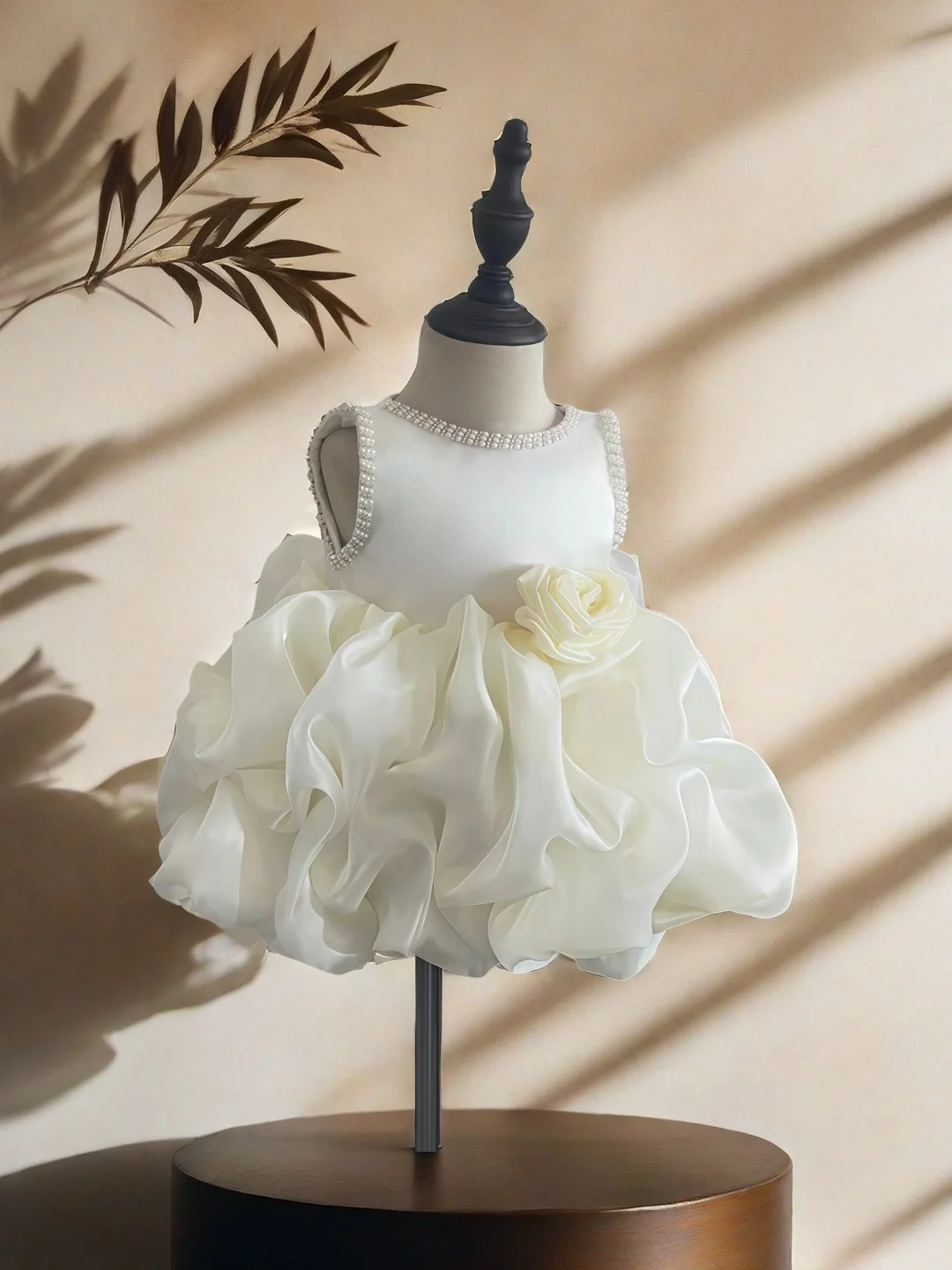 robe-d'anniversaire-pour-enfant-couleur-champagne-style-jupe-bouffante-pour-un-an-super-style-anniversaire