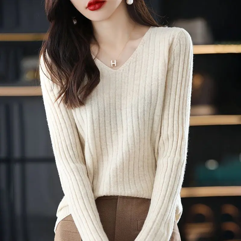 Mode V-Neck Warna Polos Rajutan Sweater Korea Pakaian Wanita 2022 Musim Gugur Baru Longgar Kasual Pullover Atasan Semua Cocok