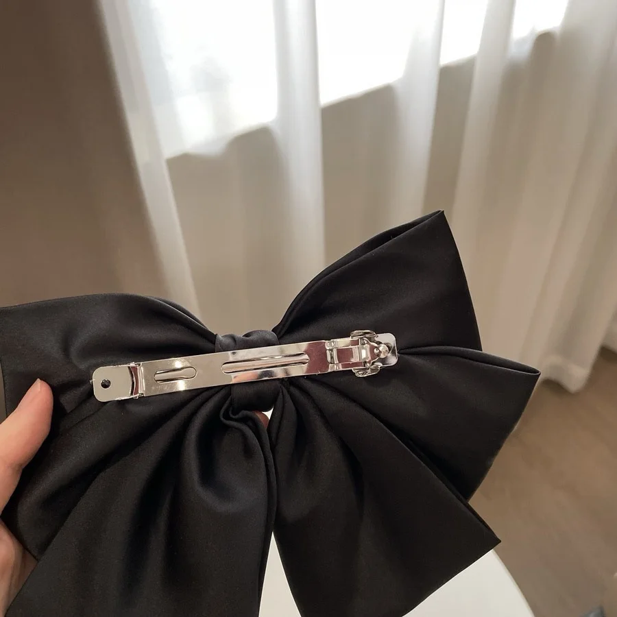 Band-Feder-Clip, Haarspange, großer Stoff, dreilagige Schleife, Haar-Accessoire für Frauen – Detail 4