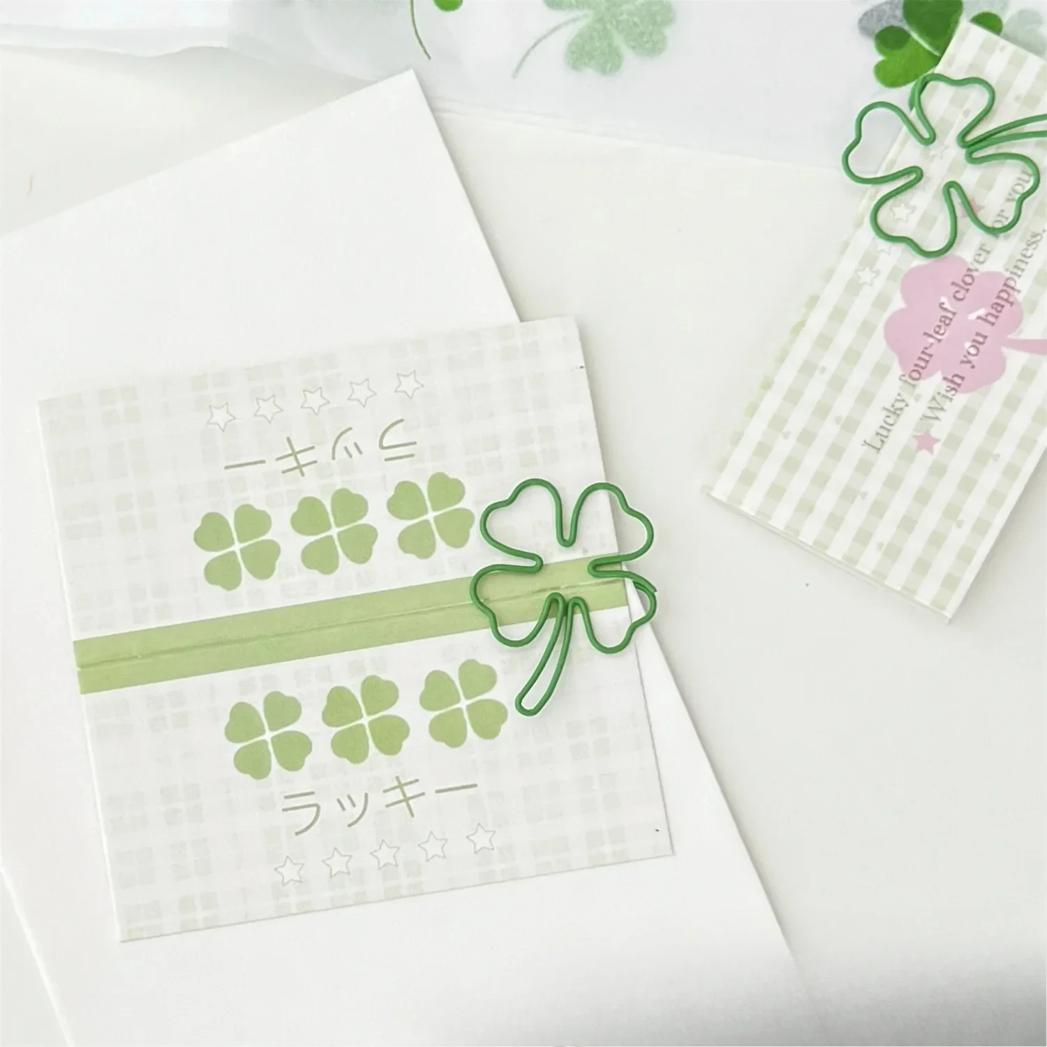 

50 cute INS Green four-leaf clover/clover paper clip scrapbook Decorate binders Office documents Bill binding supplies