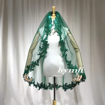 Jednowarstwowy ciemnozielony welon z cekinową koronką i metalowym grzebieniem, spersonalizowany wybór – charakterystyczny styl ślubny