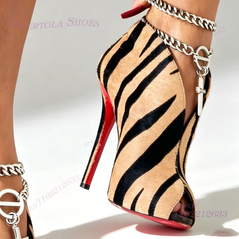 

Коричнево-черные полосатые сандалии с рюшами из пони-волоса, с открытым носком, на шпильке, с замшевым узором, на массивном каблуке, для девочек