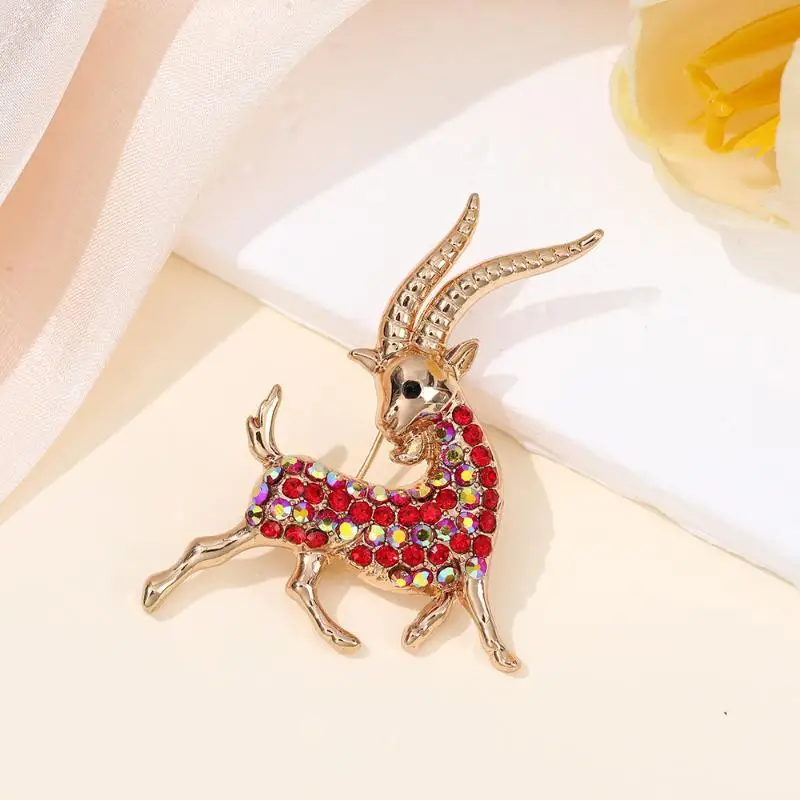 Golden Antelope Brooch Sparkly Rhinestone Fashion Jewelry for Grandma Thanksgiving Day Warm Gift Daily Wear