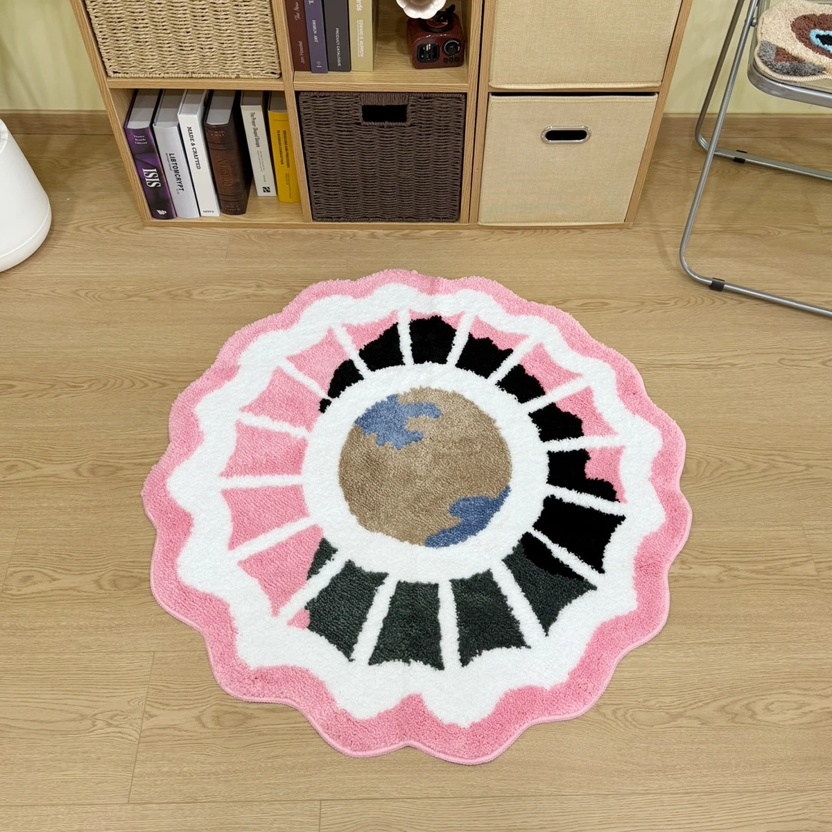 Kreativer getufteter Teppich mit Globusmuster, Farbblock-Fächerkante, flauschiger Teppich, künstlerische Dekor-Bodenmatte für Schlafzimmer und Wohnzimmer – Detail 1
