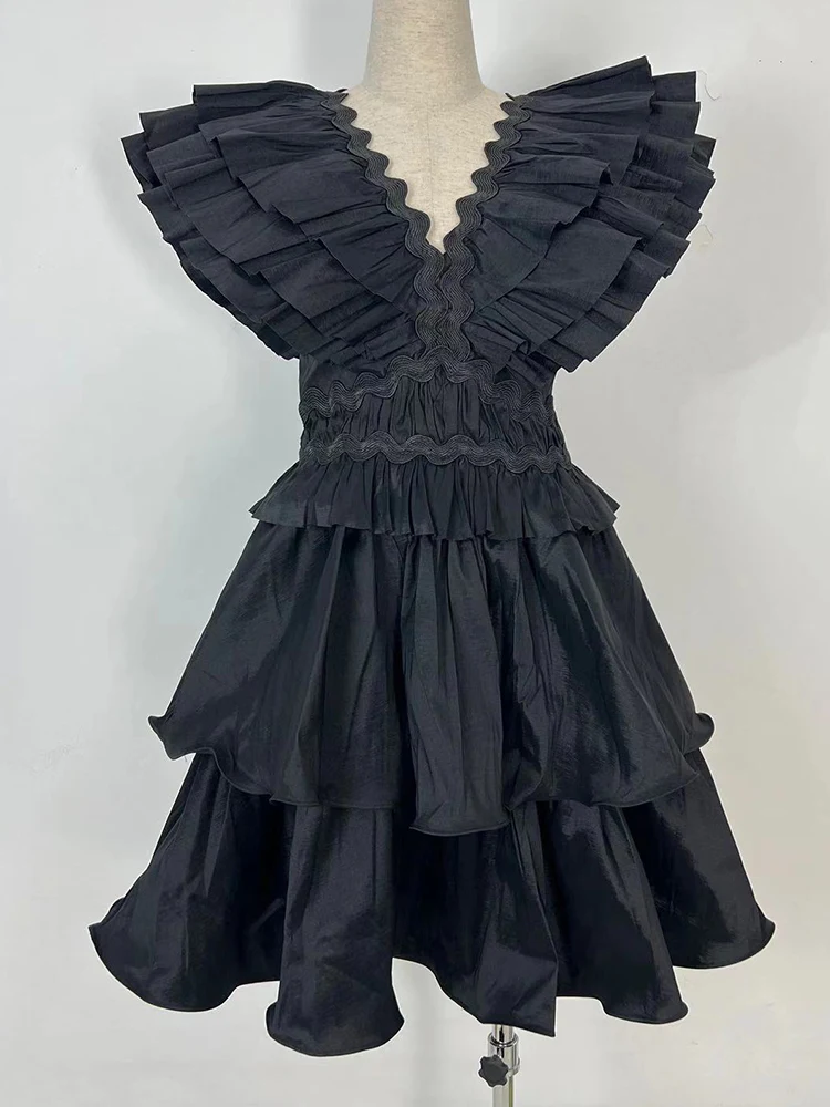 Fashion designer V-neck ruffled flying sleeve lace dress 2024 summer women's new waist-shrinking holiday style mini cake skirt