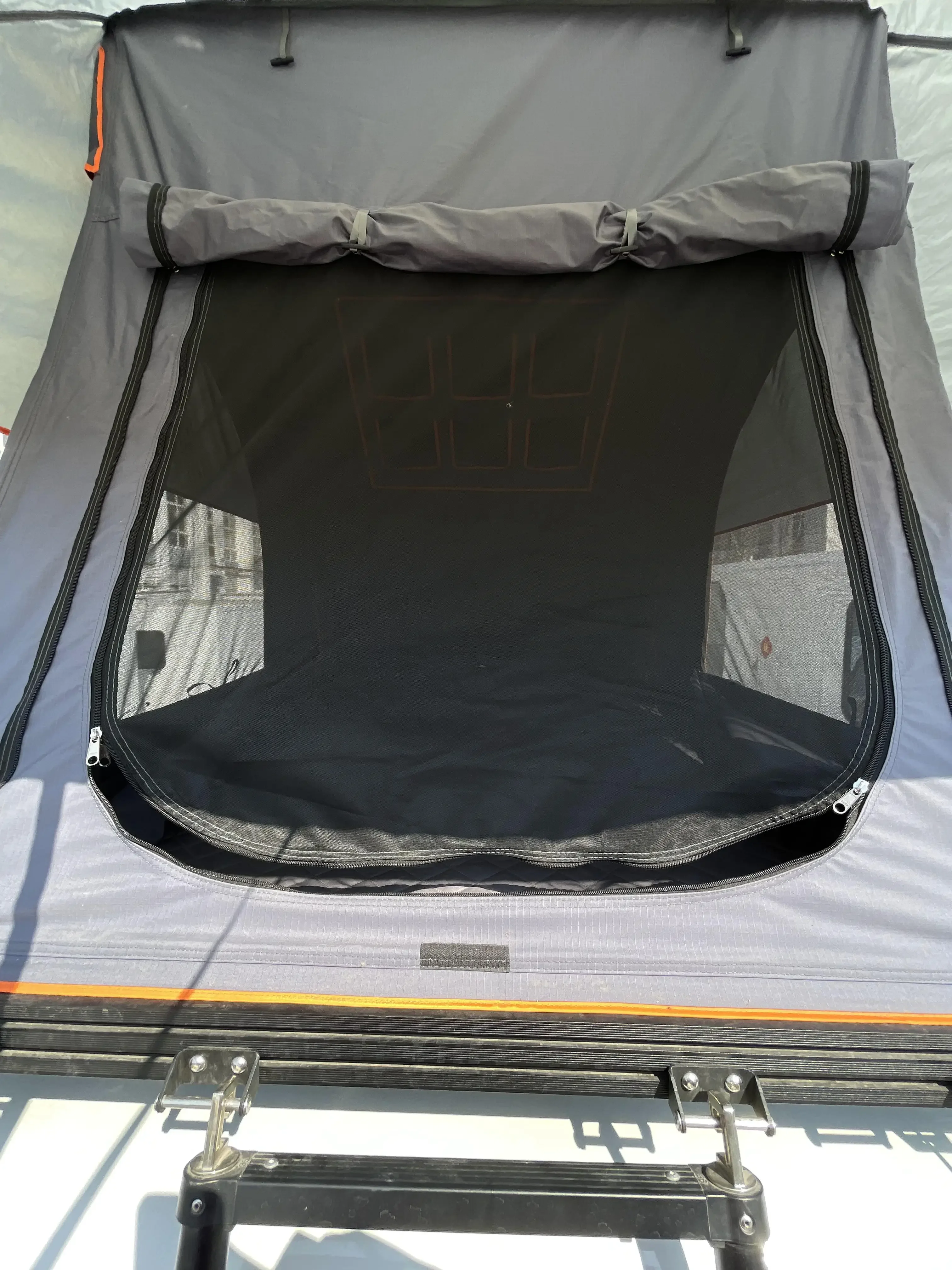 Roof Top Tent Light Weight Quick Setup Aluminum Hard Shell with Ladder Four-Season Waterproof One Bedroom 2-3 Person！