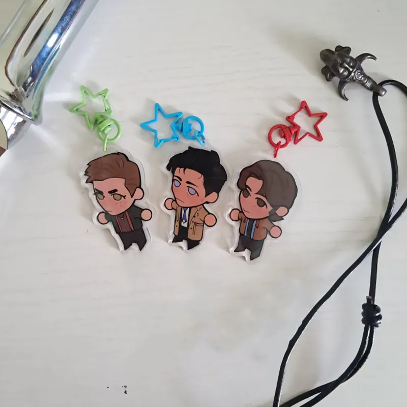 Llavero Supernatural - Dijes Acrílicos Chibi de Dean, Sam y Castiel - Colgante de Fan Art de SPN - Regalo Coleccionable de la Serie de TV