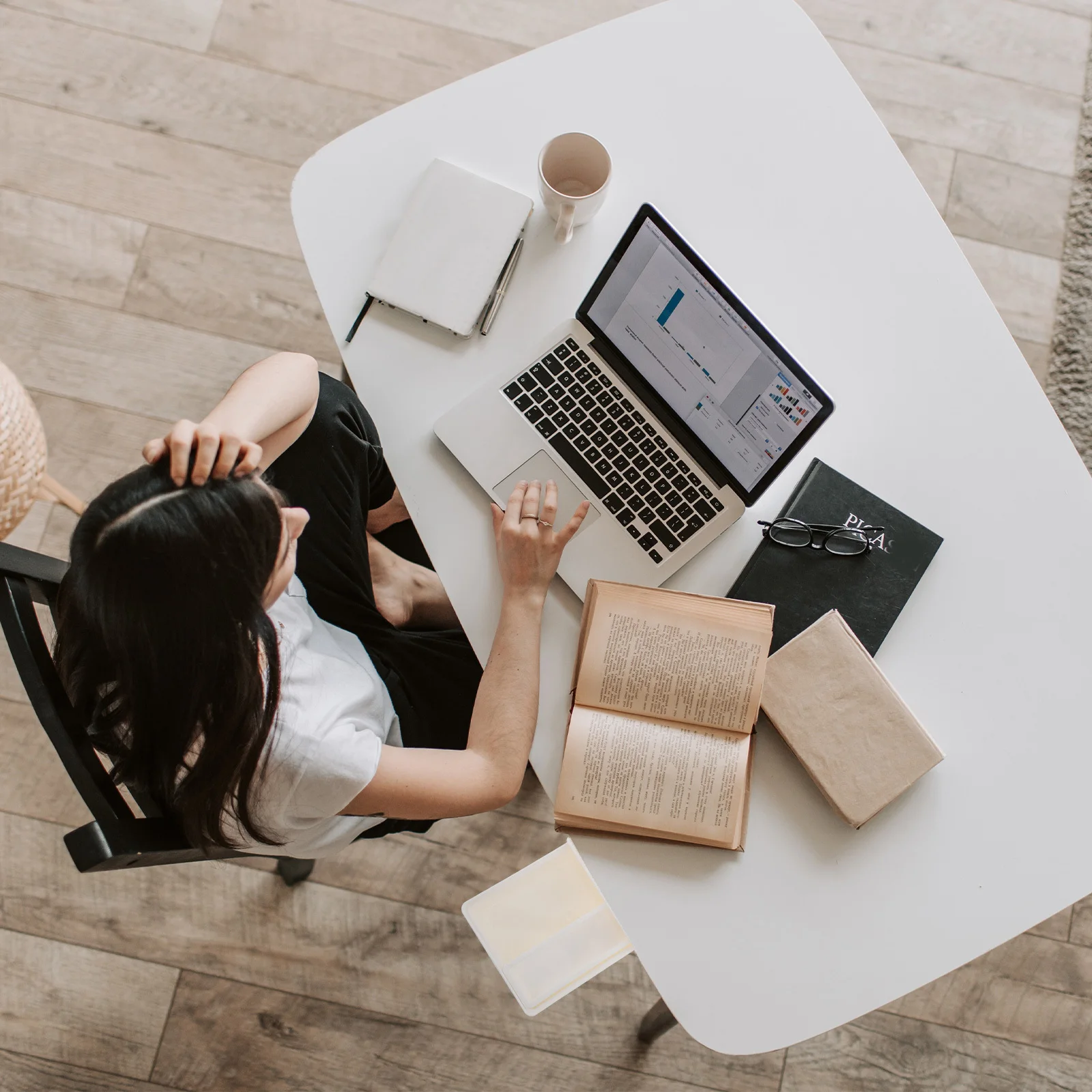 

1Pcs Under Desk Drawer Organizer Self Stick Storage Box White Office Dormitory Table Stationery Cosmetics Remote Control Storage