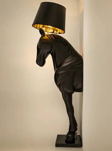 Modern Nordic Indoor Entrance Floor Lamp Creative Half-Body Horse Sculpture Vertical Rope for Villa Hotel Lobby Decoration Resin
