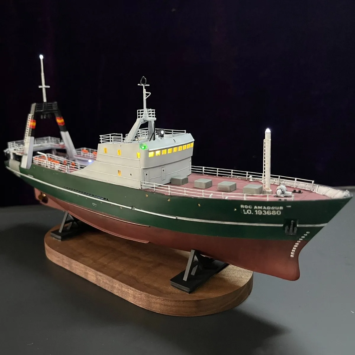 

1/200 RC Boat 26cm Simulation European Trawl Remote Control Fishing Boat Single Motor Dynamic Light RC Boat Model RTR Boy Toy