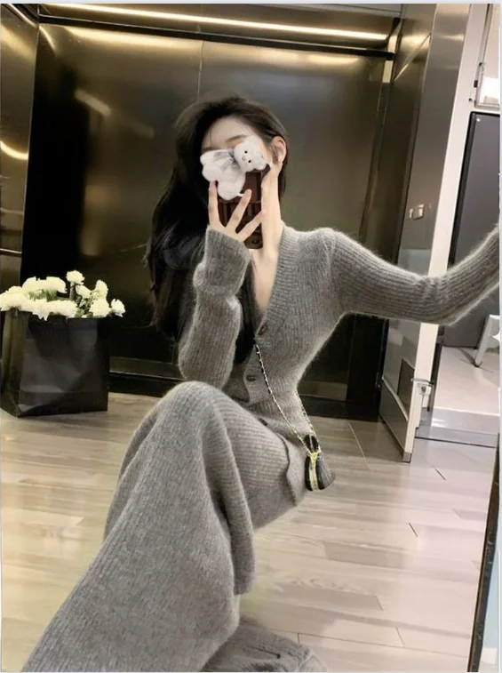 Two Piece/single piece  Retro Slim Fit Long Sleeved Knitted Sweater+High-end Minimalist Half Body Long Skirt  Women