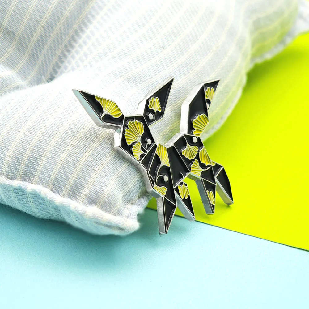 Origami Anime Fuchs Emaille-Pin Japanische Ginkgo Biloba Cartoon-Broschen Geometrische Tier-Reversnadeln Schmuckgeschenk für Rucksäcke – Detail 7