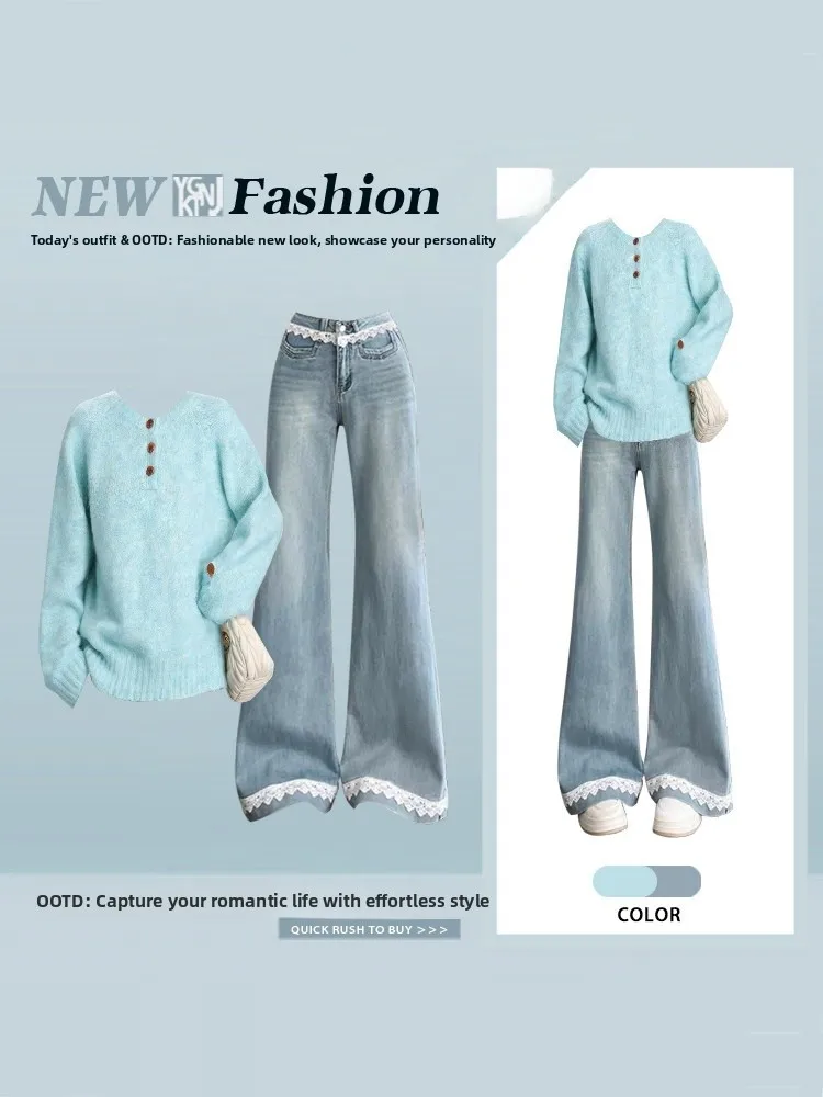 

Нежный комплект из двух предметов: светло-голубой вязаный свитер с круглым вырезом и джинсы с высокой талией, украшенные кружевом. Женский весенний модный ансамбль.