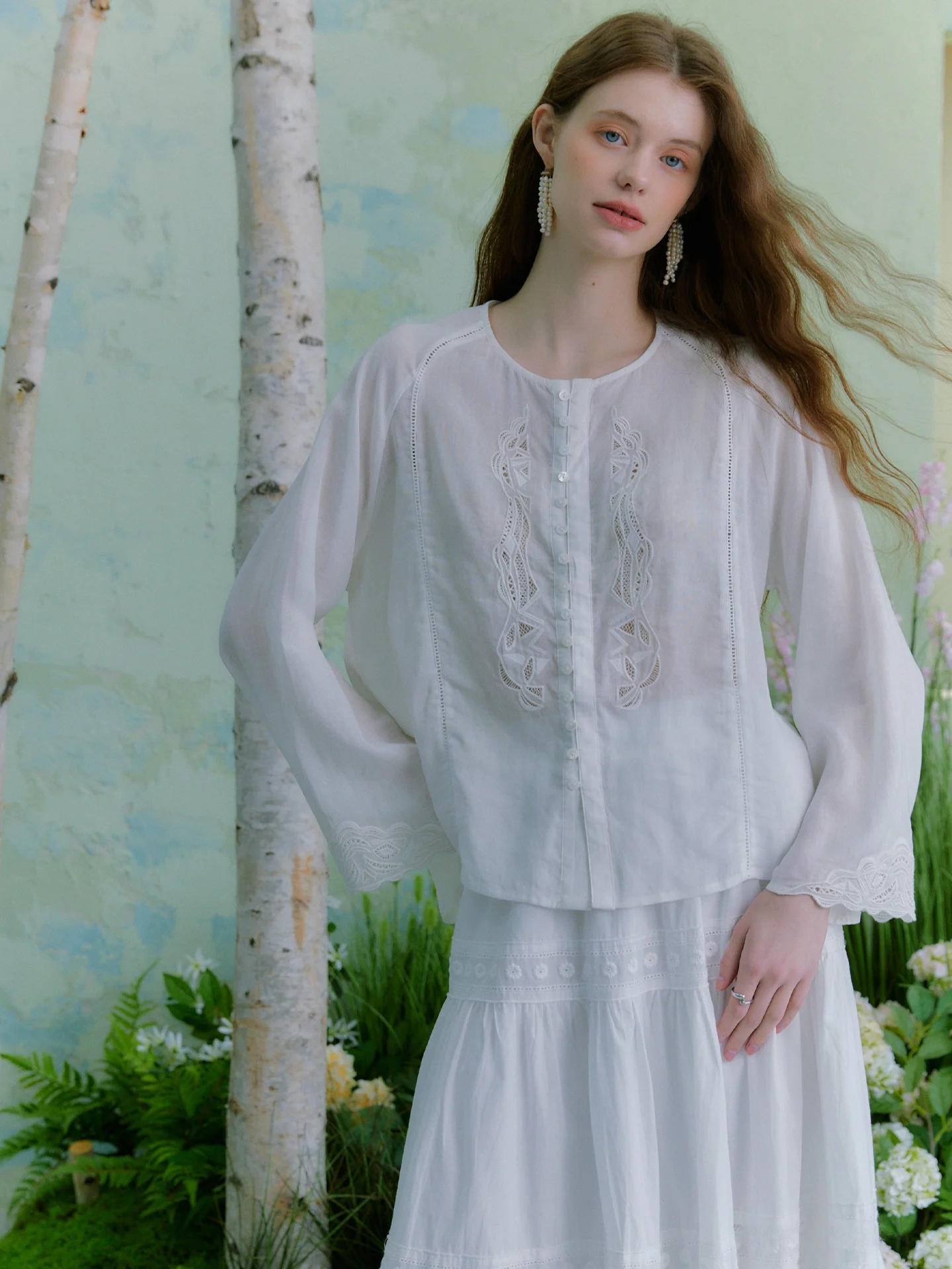 

Oz Strongly Recommended! Linen Hollow Embroidery Shirt Women Spring Summer 2 Colors Thin Elegant Small Shirt